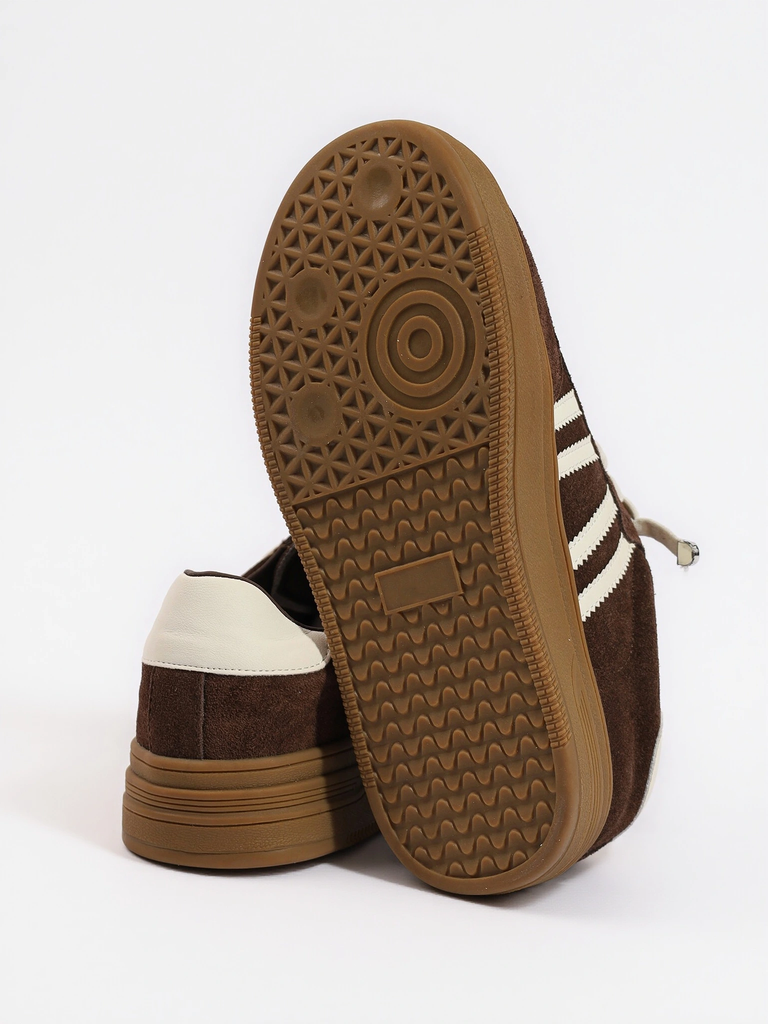 Кеды темно-коричневого цвета из натуральной замши на средней платформе